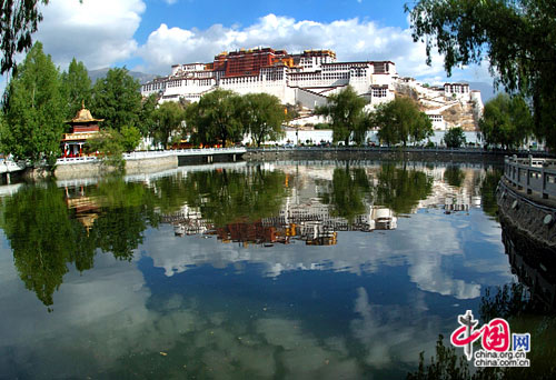 Lhasa, one of the &apos;Top 16 Chinese cities with the best air quality in 2014&apos; by China.org.cn. 