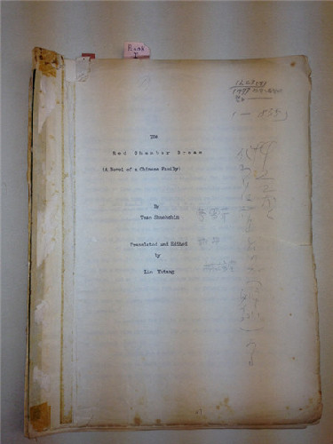 A photo of Lin Yutang&apos;s unpublished English translation of the classic Chinese novel Dream of the Red Chamber. [Photo/China Daily]