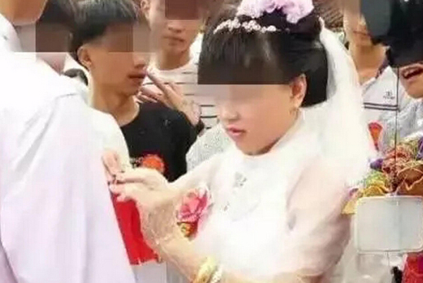 湛江16岁男生迎娶14岁女生现场