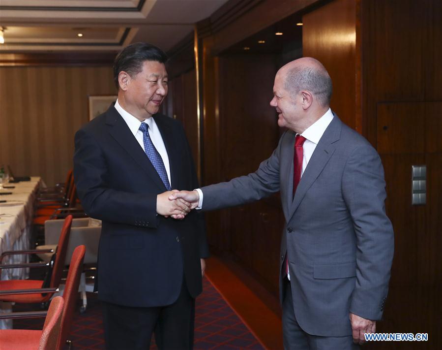 Chinese President Xi Jinping (L) meets with Hamburg's mayor Olaf Scholz in Hamburg, Germany, July 6, 2017. [Photo/Xinhua]