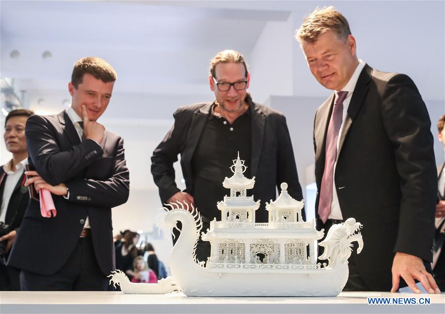 Visitors look at an exhibit during an exhibition of porcelain and ceramic from Jingde Town, China, as part of a serial culture event 'Experience China', at KPM porcelain manufacture in Berlin, capital of Germany, on July 5, 2017. [Photo/Xinhua]