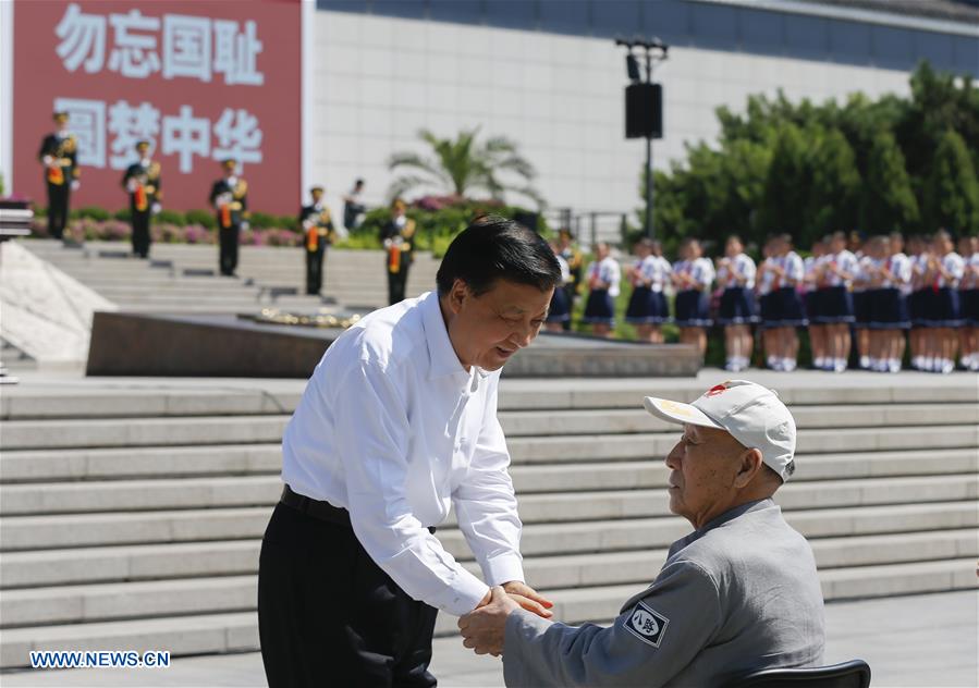 Liu Yunshan shakes hands with a veteran before a ceremony held to commemorate the 80th anniversary of the beginning of nationwide war against Japanese aggression at the Museum of the Chinese People&apos;s War of Resistance against Japanese Aggression in Beijing, capital of China, July 7, 2017. [Photo/Xinhua]