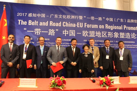 Yang Yanyi, head of the Chinese Mission to the EU, Shen Haixiong, from the publicity department for the Communist Party of China's Guangdong committee, and other guests attend an agreement-signing ceremony at forum related to the Belt and Road Initiative in Brussels on July 10. [Photo/China Daily]