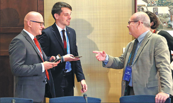 Roman Zamboch (right), director of the press office of the Chamber of Deputies of the Parliament of the Czech Republic, speaks with other delegates at the China-CEEC Spokespersons Dialogue in Beijing on July 17. [Photo/China Daily]