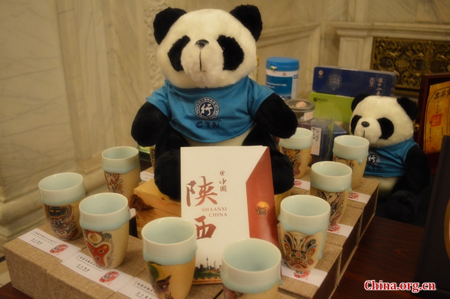 Display of handicrafts from northwest China&apos;s Shaanxi Province. [Photo/China.org.cn]