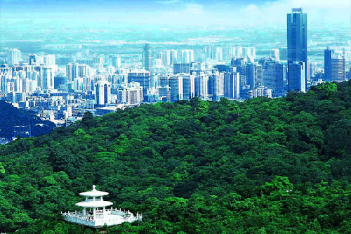 Baiyun Mountain is a household scenic spot in Guangzhou, which attracts over 20 million visitors every year. [gz.gov.cn]