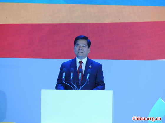 Li Jiheng, Secretary of the Party Committee of Inner Mongolia Autonomous Region, delivers a keynote speech at the opening ceremony of the 2nd China-Mongolia Expo on Sept. 26, 2017. [Photo by Zhang Tianding /China.org.cn]