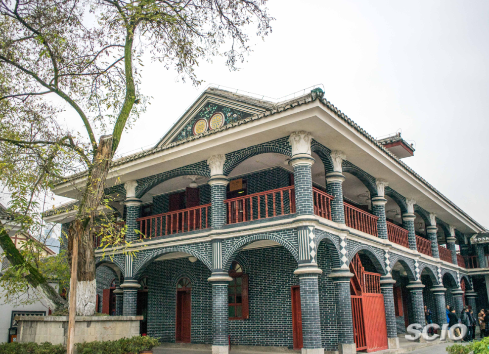 The site of Zunyi Conference is a two-story wood-and-brick building of combined Chinese and Western architectural style. [Photo by Sun Tao/China.org.cn] 