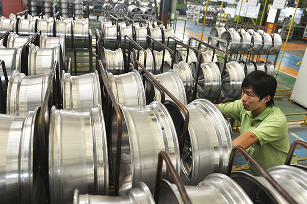 High-end aluminum alloy wheels produced at a mill in Zouping, Shandong province. [Photo/China Daily]