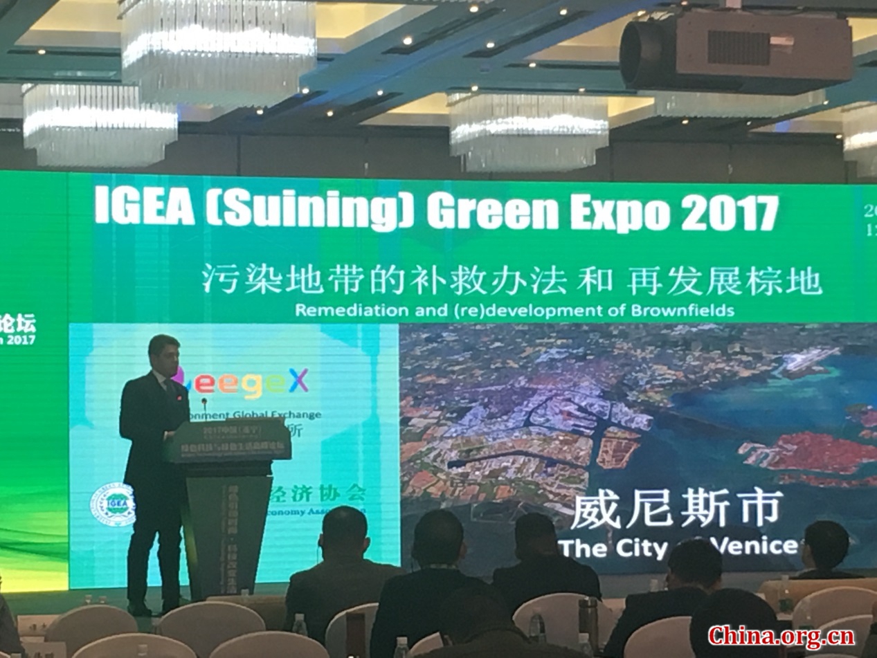 Simone Padoan, general secretary of Energy Environment Global Exchange, delivers his speech at the forum on green technology and green life held in Suining, southwest China's Sichuan Province on Dec.9, 2017. [Photo by Cui Can/China.org.cn]