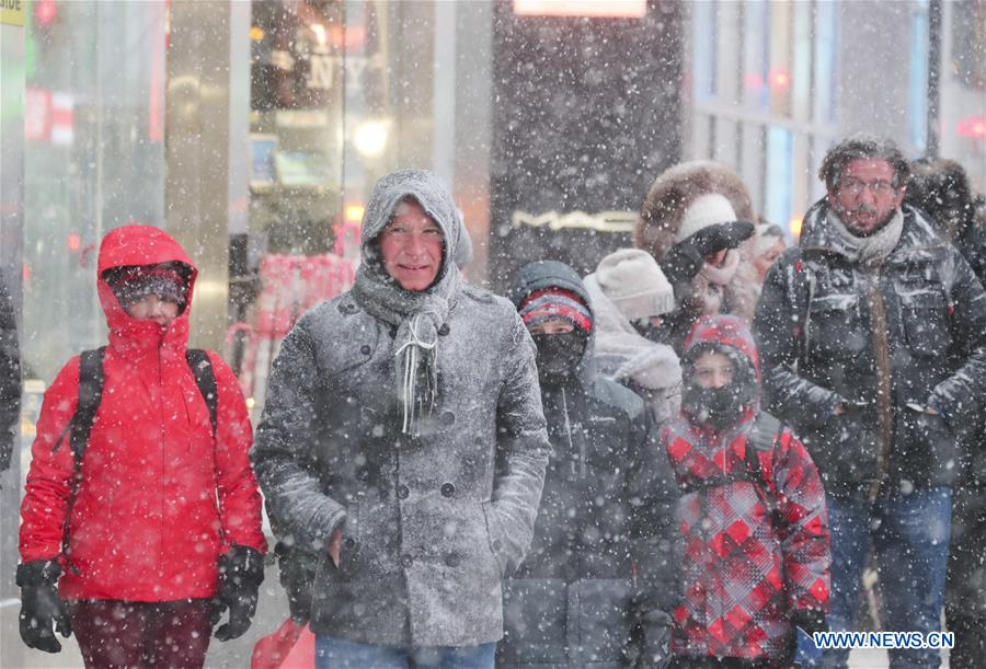 People walk in a snow storm in New York, the United States, Jan. 4, 2018. New York State Governor Andrew Cuomo has declared state of emergency for the entire downstate region on Thursday as a snow storm continued to pound the U.S. East Coast. [Photo/Xinhua]