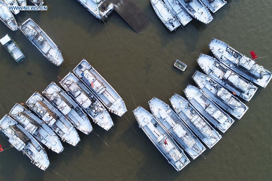 Fishboats are covered by snow in Liandao fishing village of Lianyungang City, east China's Jiangsu Province, Jan. 5, 2018, on the occasion of "Xiaohan" (Lesser Cold), the 23rd of the 24 solar terms. [Photo/Xinhua]