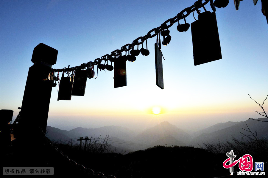 Known as the No.1 mountain in Guizhou and the highest of the Wuling Mountain Range, Fanjing Mountain is situated at the intersection of the three counties of Jiangkou, Yinjiang and Songtao in Tongren City, Guizhou Province.