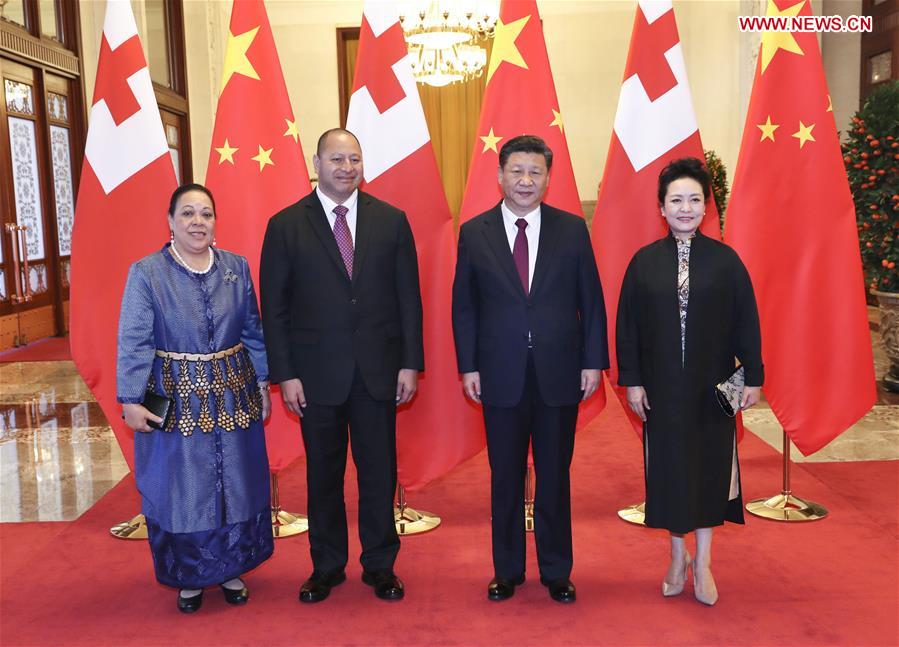 Chinese President Xi Jinping (2nd R) and his wife Peng Liyuan (1st R) pose for a group photo with Tonga's King Tupou VI (2nd L) and his wife Queen Nanasipau'u, in Beijing, capital of China, March 1, 2018. [Photo/Xinhua]