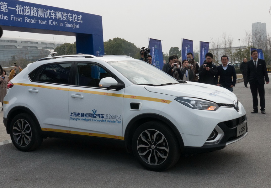 An intelligent connected vehicle takes part in road tests on Thursday in Shanghai. [Photo/China Daily]