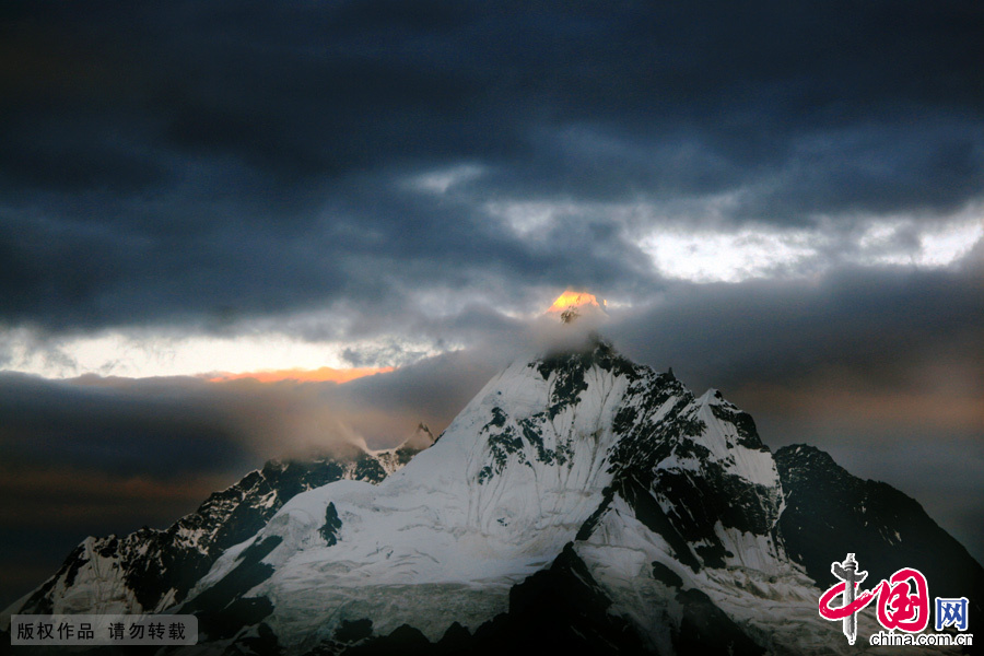 Meili Snow Mountain is a mountain range in the Chinese province of Yunnan. Meili Snow Mountain has long been famous for its main peak, Kang Karpo Peak, the highest peak in Yunnan, with an elevation of 6,740 meters (22,112 feet) above sea level. The peak, meaning White Snow Mountain in Tibetan language, is extolled as the &apos;most beautiful mountain in the world.&apos; [Photo/China.org.cn]  