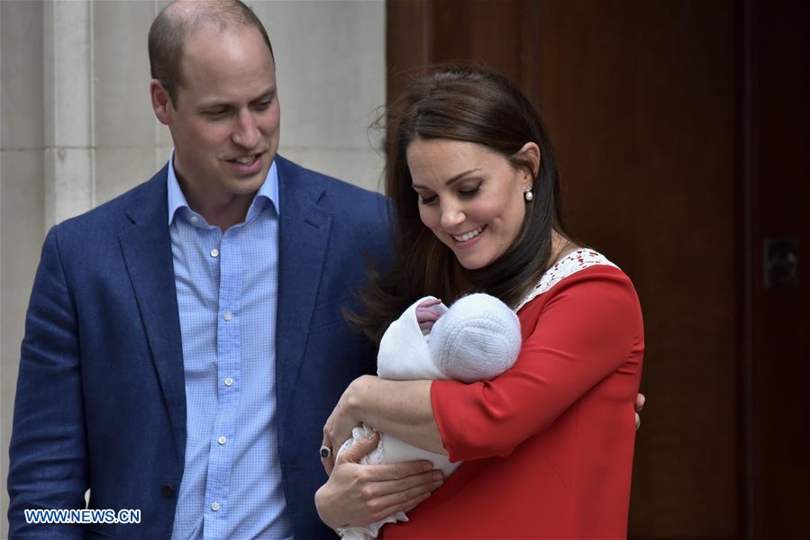 Prince William (L), Duke of Cambridge, and his wife Catherine, Duchess of Cambridge, present their newborn son outside St. Mary's Hospital in London, Britain, on April 23, 2018. [Photo/Xinhua]