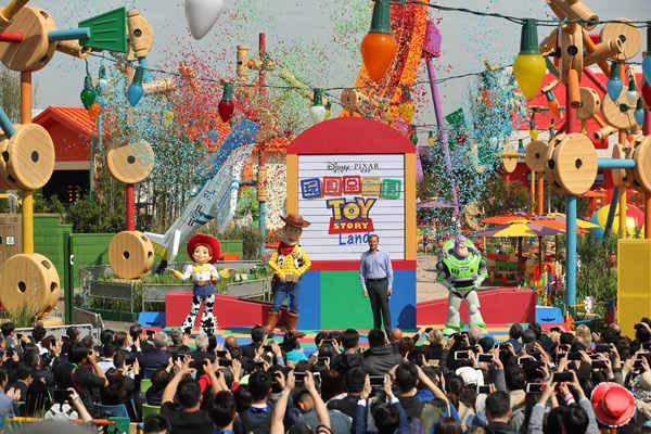 The opening ceremony of Shanghai Disneyland's seventh themed area, the Disney Pixar Toy Story Land, on Thursday. [Photo/China News Service]