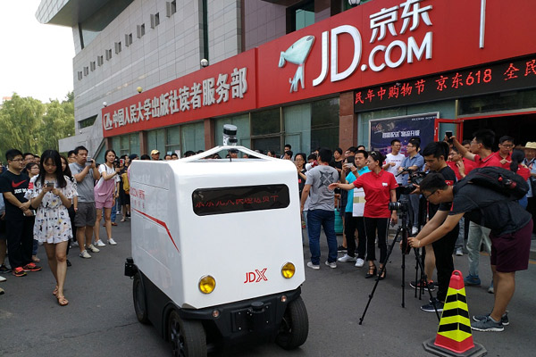 JD's unmanned small-sized driverless vehicle is pictured on June 18, 2017. [Photo provided to chinadaily.com.cn]