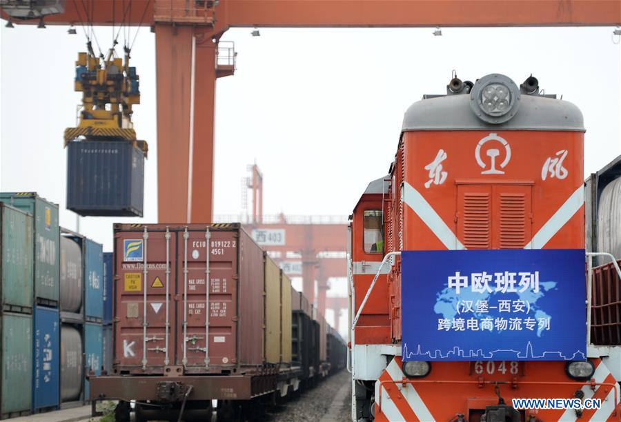 Photo taken on May 21, 2018 shows a cross-border e-commerce freight train in Xi'an, northwest China's Shaanxi Province. [Photo/Xinhua]