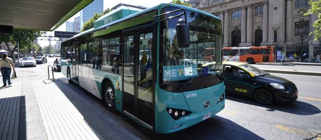 BYD pure electric bus operating Metbus Line 516, covering Santiago's main arteries. [Photo courtesy of BYD Co. Ltd.]