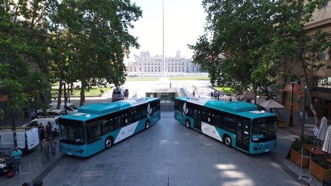 BYD pure electric buses operated by Transantiago in Chile’s capital. [Photo courtesy of BYD Co. Ltd.]