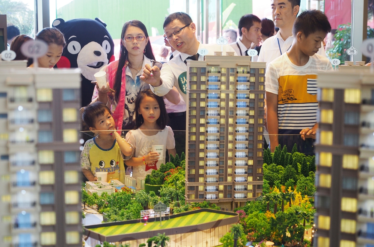 A property model attracts visitors during an industry expo in Dongguan, Guangdong province. [Photo/China Daily]