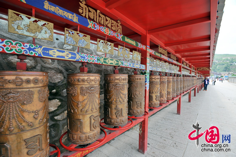 The Ta&apos;er Temple is located at the southwest corner of Lusha&apos;er Town in Niezhong County, Qinghai Province. It is one of the six temples of the Gelug Sect of Tibetan Buddhism. 