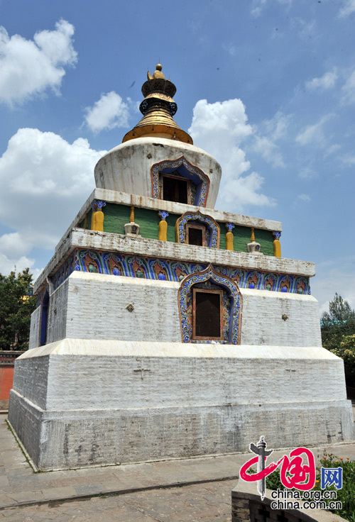 The Ta&apos;er Temple is located at the southwest corner of Lusha&apos;er Town in Niezhong County, Qinghai Province. It is one of the six temples of the Gelug Sect of Tibetan Buddhism. 