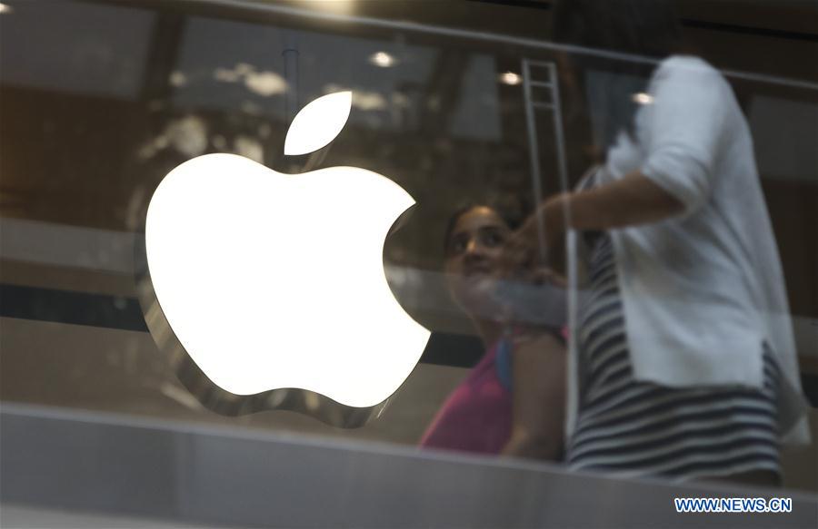 People walk past an Apple store in New York, the United States, Aug. 2, 2018. [Photo/Xinhua]