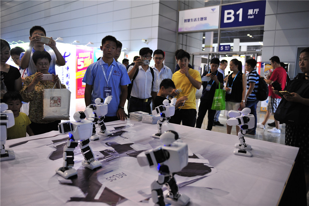 Aelos robots show off their abilities in education and performance during the 2018 World IoT Expo, Wuxi, Sept 15. They were also on stage at the Winter Olympics in Pyeongchang. [Photo/chinadaily.com.cn]