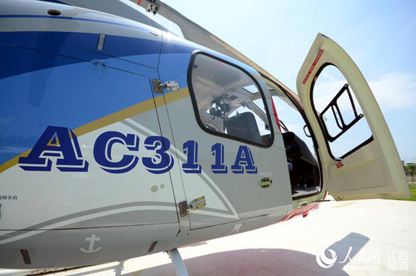 A Chinese-made AC311A helicopter flies over the Yaohu Wetland Park in Nanchang, East China's Jiangxi province on August 16, 2016. [Photo/People.cn]