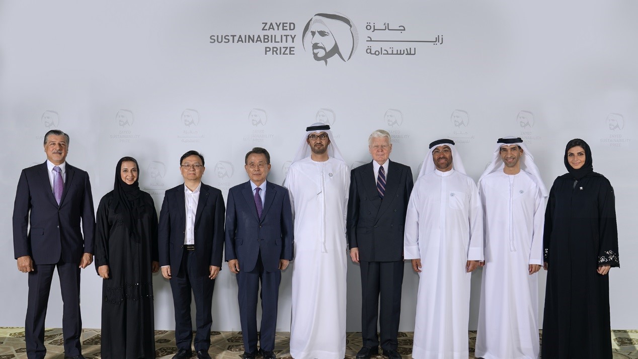 Mr. Wang Chuanfu (third from the left), chairman and founder of BYD, together with the remaining members of the Zayed Sustainability Prize jury . [Photo courtesy of BYD]