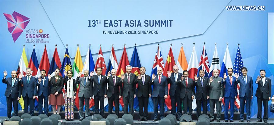 Chinese Premier Li Keqiang poses for a group photo with leaders attending the 13th East Asia Summit in Singapore, on Nov. 15, 2018. (Xinhua