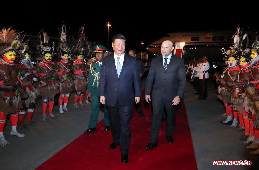 Chinese President Xi Jinping (C) is warmly welcomed by senior Papua New Guinea (PNG) officials and locals upon his arrival at the airport in Port Moresby, PNG, on Nov. 15, 2018. Xi arrived here Thursday to pay a state visit to PNG, meet with leaders of the Pacific island countries which have diplomatic ties with China and attend the 26th Asia-Pacific Economic Cooperation (APEC) Economic Leaders' Meeting. [Photo/Xinhua]