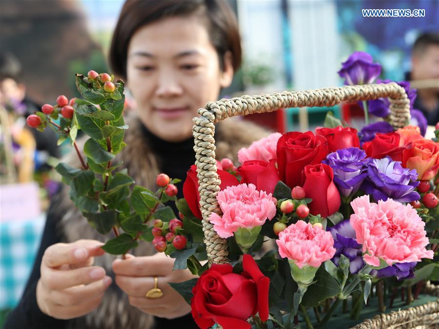citizens learn to arrange flowers at community center china org cn