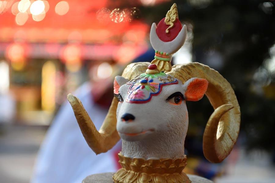 Tibet gets ready to new year in traditional way