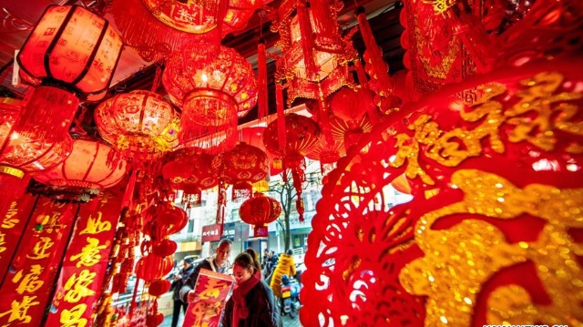 Red decorations arranged across China to greet upcoming lunar New Year