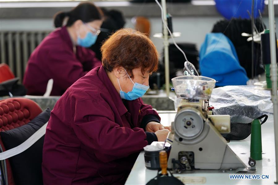 face-mask-companies-step-up-production-china-cn