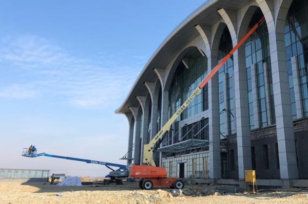 Facility at China-Russia highway bridge resumes construction