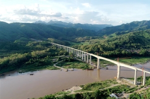 China-Laos railway completes both cross-Mekong River bridges' beam installation