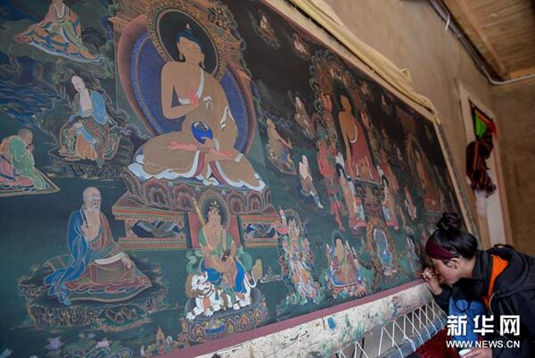 Regong Thangka Paintings Debut At Beijing's 798 Art Zone - China.org.cn