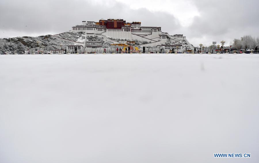 Snow Scenery Near Potala Palace In Lhasa China Org Cn