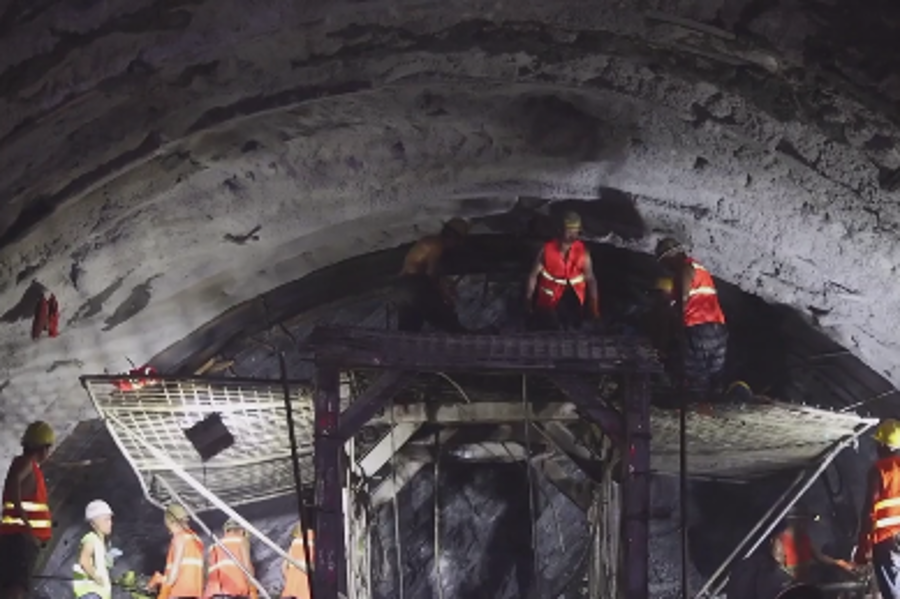 9.5-km tunnel drilled through on China-Laos railway