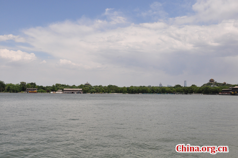 Located to the west of the Forbidden City and Jingshan Park, Beihai (literally the Northern Sea) Park is one of the oldest, largest and best-preserved ancient imperial gardens in China. It was the former palace of emperors for successive dynasties. The park covers an area of 68 hectares, half of which is covered by a lake.