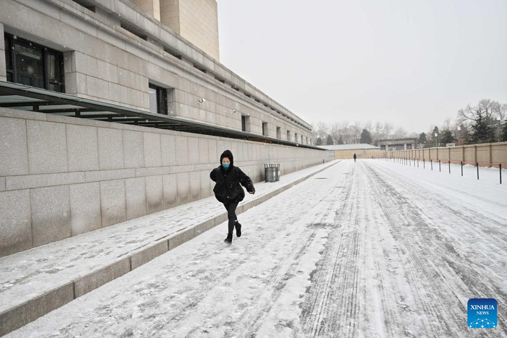 Snow hits Beijing