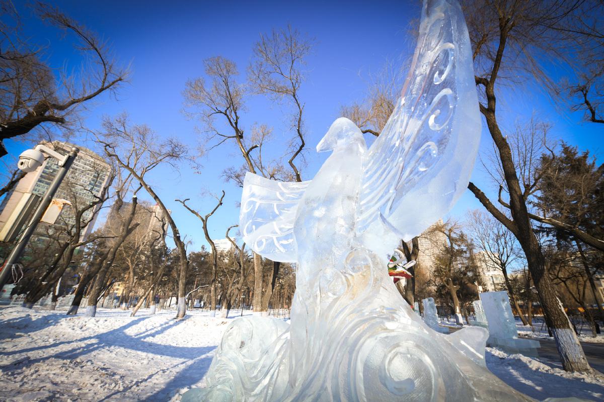 Ice and snow warm up winter tourism in Northeast China