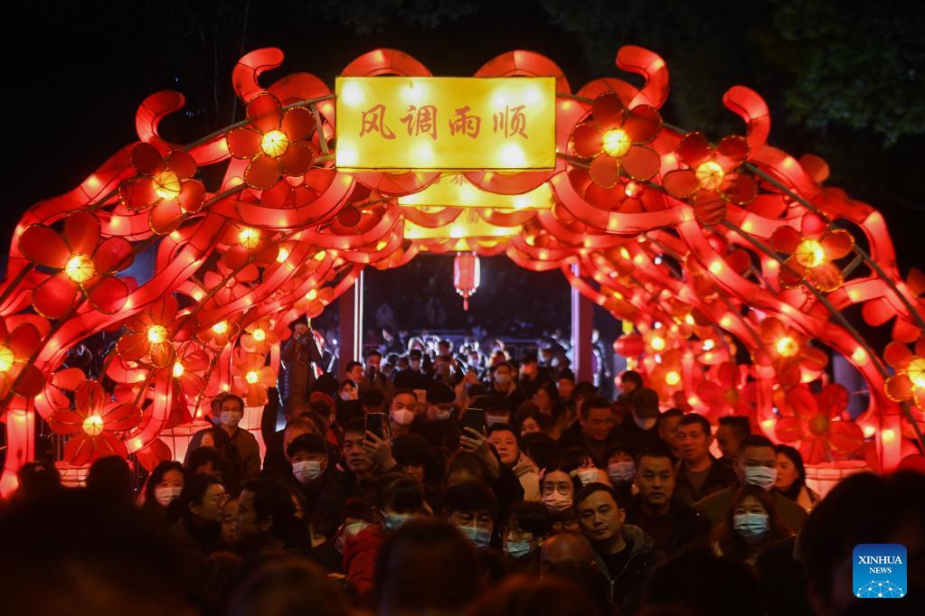 Aoshan Lantern Festival kicks off in E China's Zhejiang