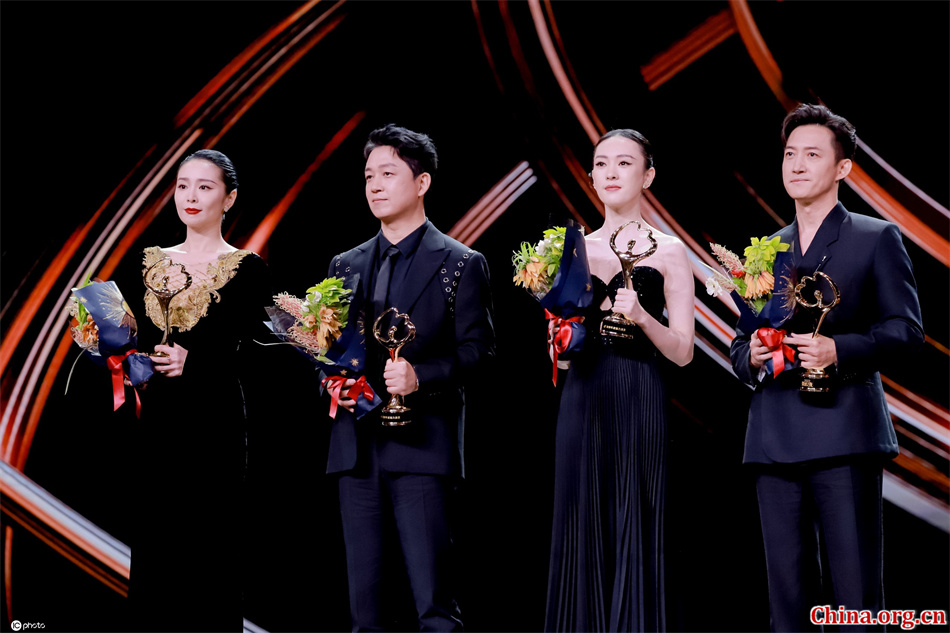 Film stars honored at 2022 Weibo Night