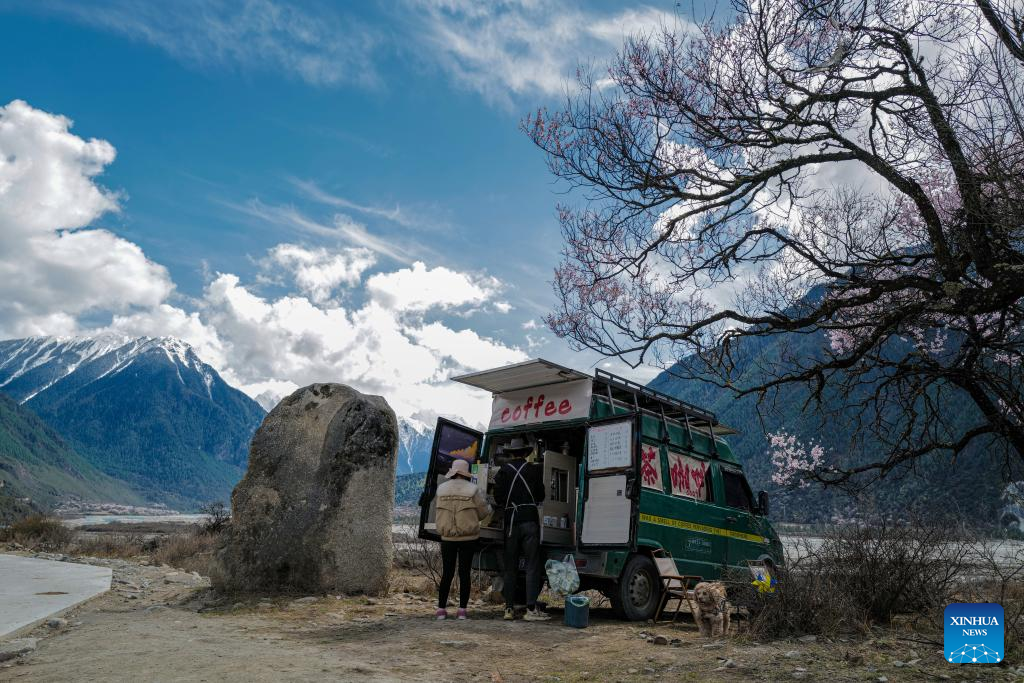 Savoring dream life in Tibet with a coffee van